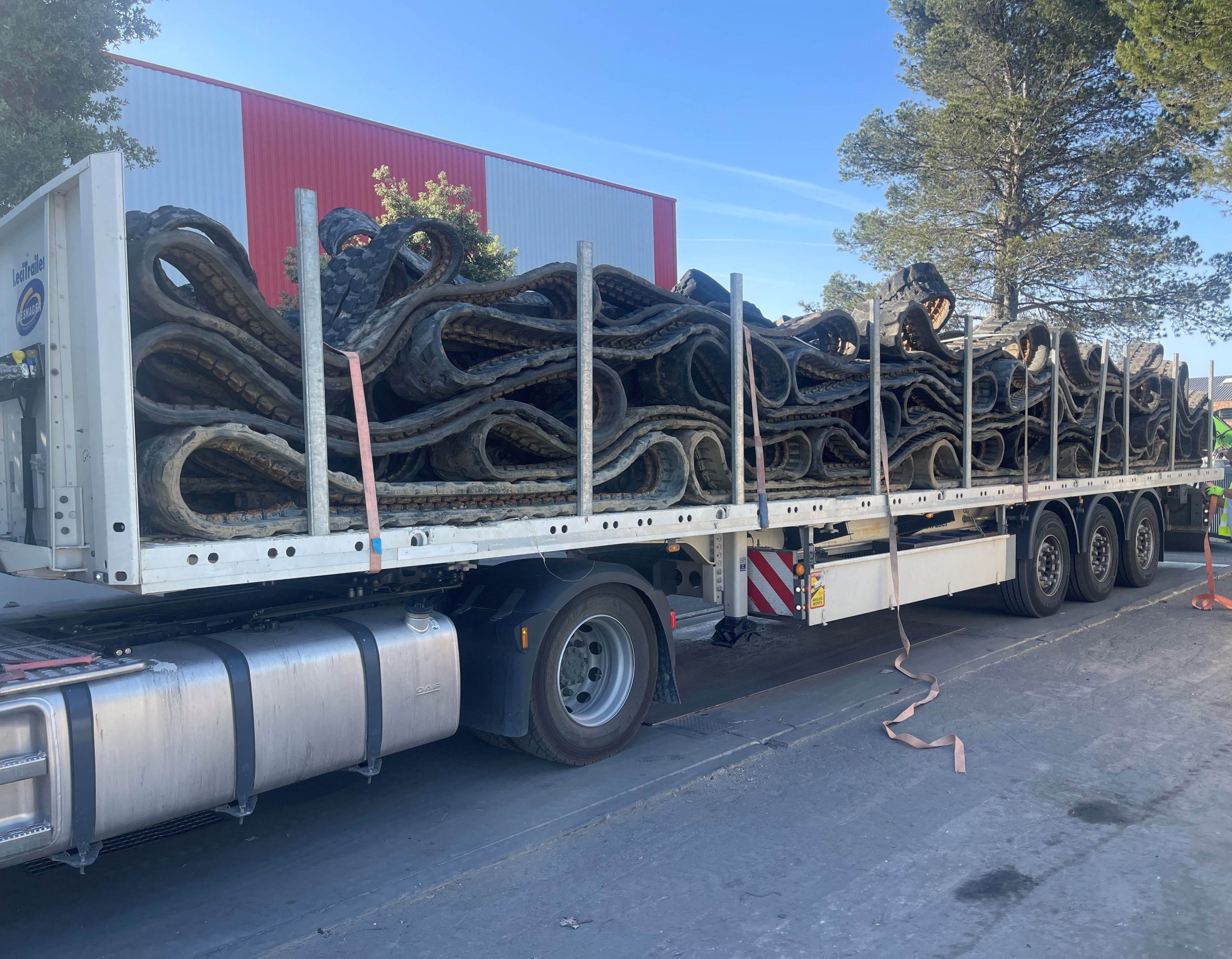 Déchargement chenilles ECOCHENILLE